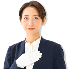 補助金制度について案内している家族葬の四季風女性スタッフの写真